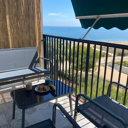 Piso Nuevo Primera Línea A Pie De Playa *