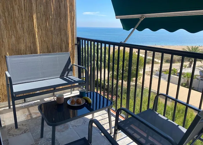 Piso Nuevo Primera Linea A Pie De Playa *